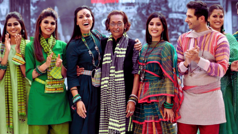 ঐতিহ্যের সুতোয় আধুনিকতার ছোঁয়া: কেমন চলছে পাবনার ফ্যাশন ট্রেন্ড?