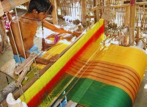 পাবনার ঐতিহ্যবাহী তাঁত শিল্প ও শাড়ি