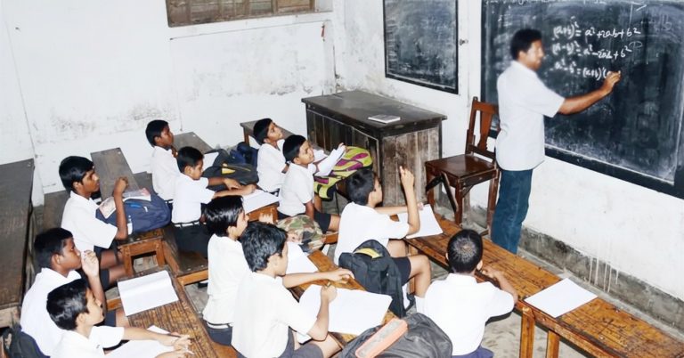 পাবনার শিক্ষা ব্যবস্থার উন্নয়ন দরকার: মানসম্মত শিক্ষা নিশ্চিত করার সময় এখনই