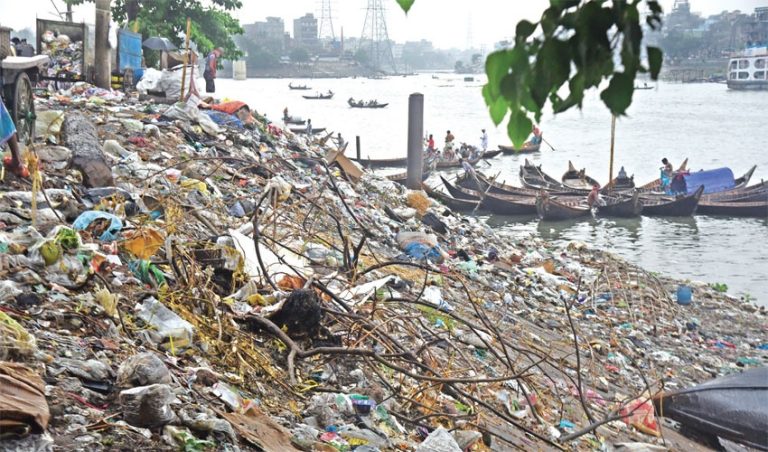 নদী ও খাল দূষণের বিরুদ্ধে কঠোর প্রশাসন: বগুড়ার শেরপুর ও কেরানীগঞ্জে শিল্পকারখানাকে আইনি নোটিশ ও রুল জারি
