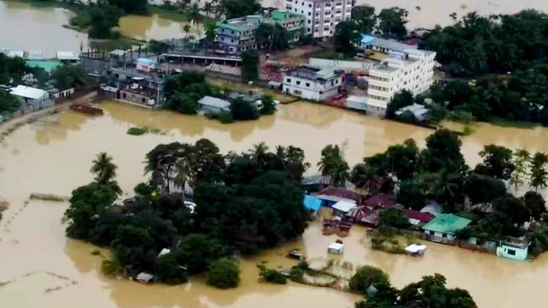 চট্টগ্রামের বন্যা পরিস্থিতি ভয়াবহ: ৩৯ জনের প্রাণহানি, মানবিক বিপর্যয়ের মুখে লক্ষাধিক মানুষ