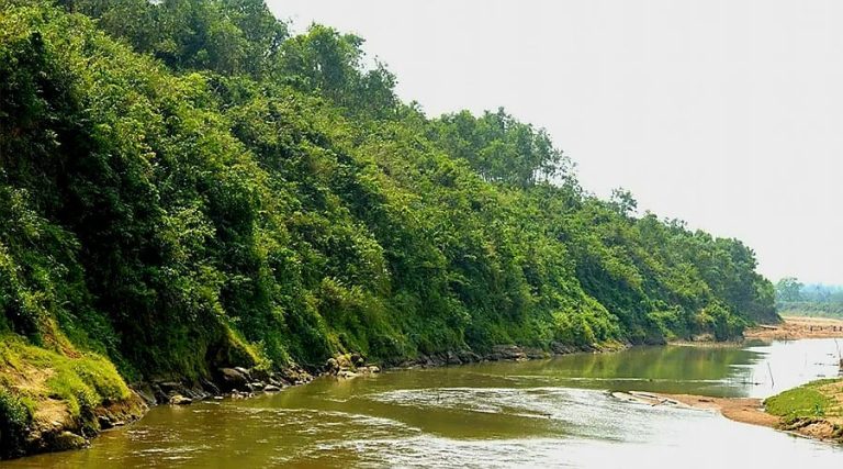 মেঘ-পাহাড়ের মিতালী: এক অপরূপ সৌন্দর্যের গোপন স্বর্গরাজ্য ‘পানিহাতা তারানি’