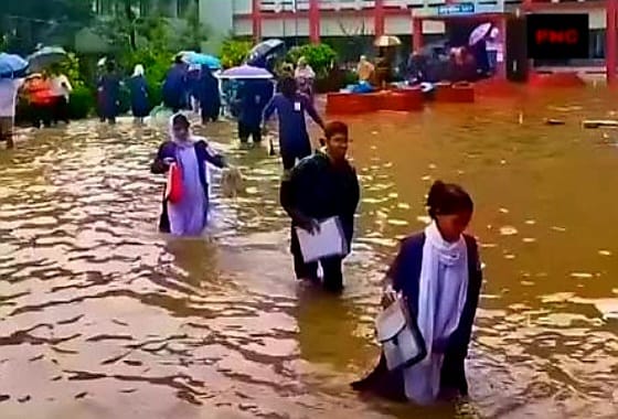 বন্যার পানিতে ডুবল স্বপ্ন: এইচএসসি পরীক্ষার্থীদের সীমাহীন ভোগান্তি ও দায়বদ্ধতার প্রশ্ন