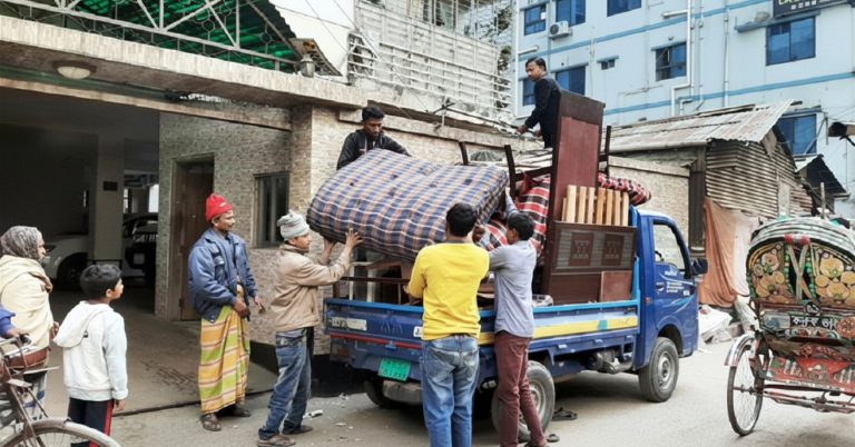 রিভার্স মাইগ্রেশন: যান্ত্রিক শহর ছেড়ে তরুণেরা কেন গ্রামে ফিরছে?